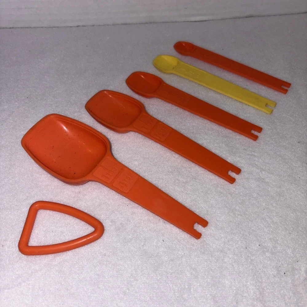 Tupperware Nesting Measuring Spoons Vintage Orange ,Yellow Comes With Ring‎